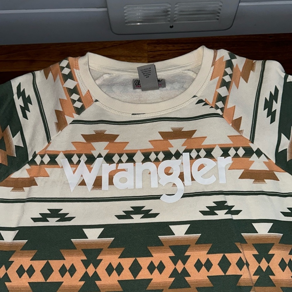 Wrangler Crew Neck!